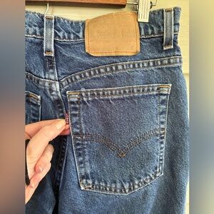 Vintage LEVI’S 55O Relaxed Fit tapered leg jeans size 13 short 90s women’s denim